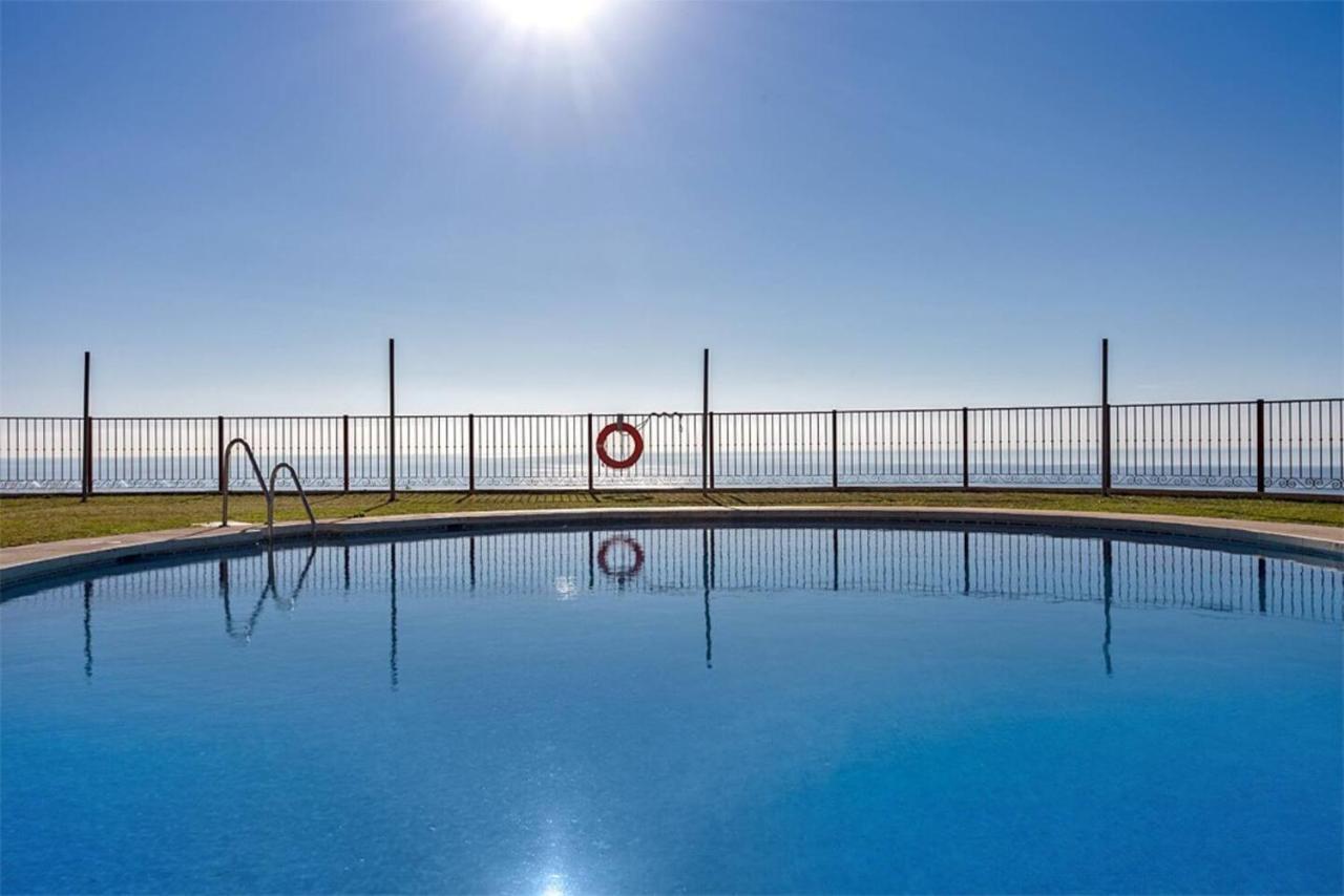 2 Bed Apartment, Big Terrace, Pool, Views + Beach! Apartment