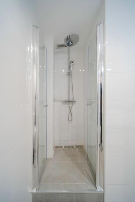 2 Bed Apartment, Big Terrace, Pool, Views + Beach! Apartment Benalmadena