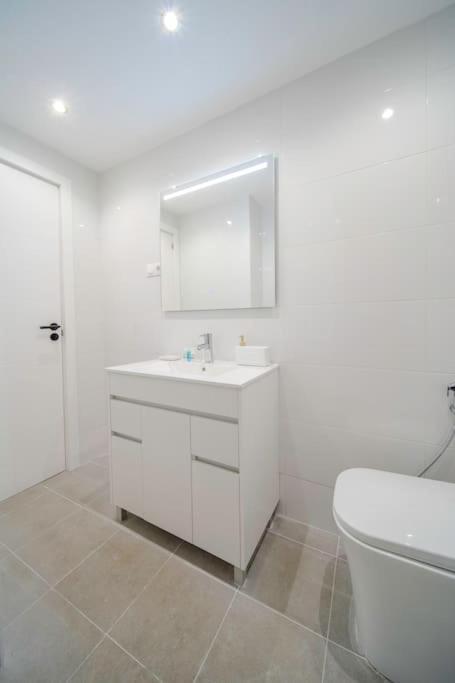 2 Bed Apartment, Big Terrace, Pool, Views + Beach! * Benalmadena