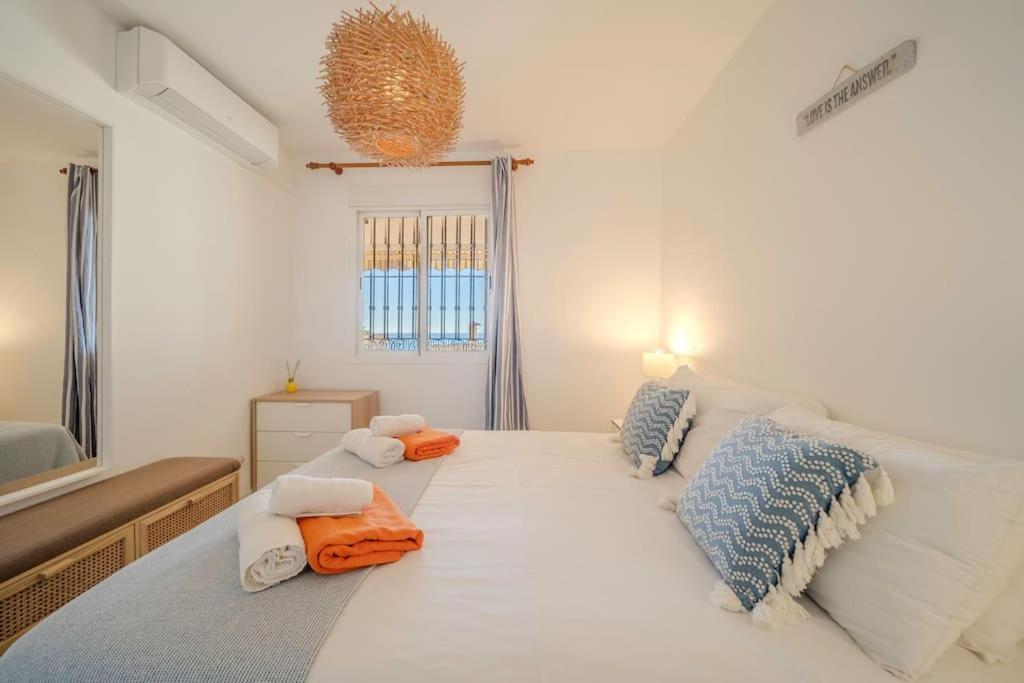 2 Bed Apartment, Big Terrace, Pool, Views + Beach! Apartment *