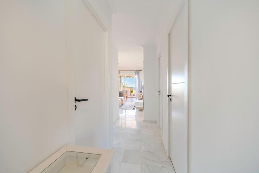 Apartment 2 Bed Apartment, Big Terrace, Pool, Views + Beach! *