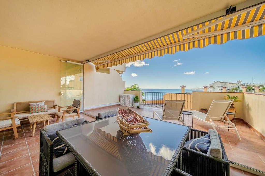 Apartment 2 Bed Apartment, Big Terrace, Pool, Views + Beach! *