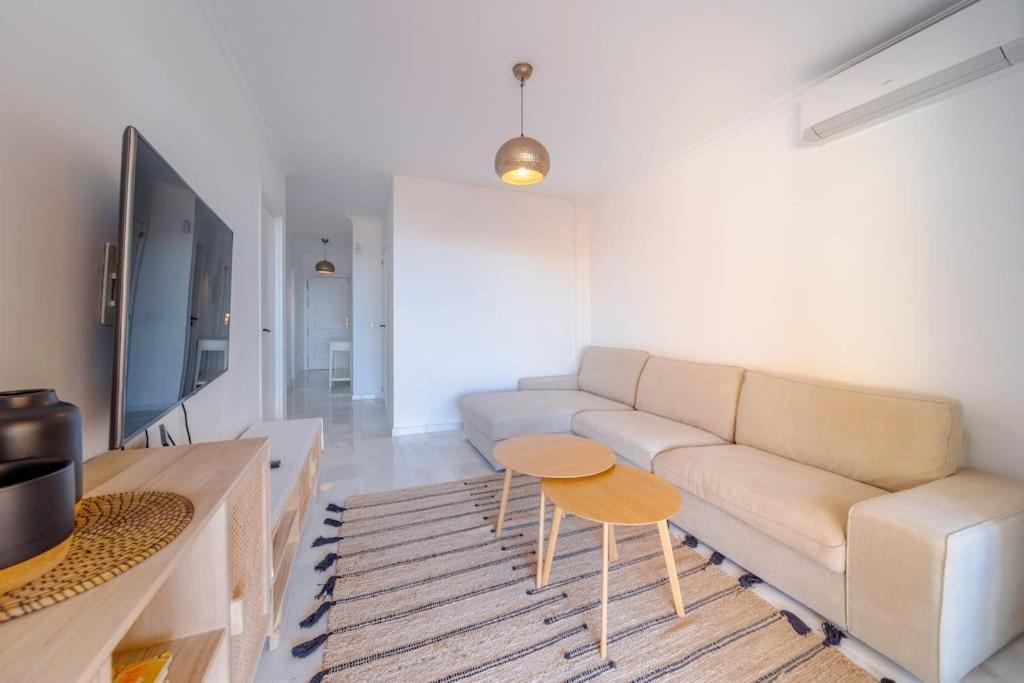 2 Bed Apartment, Big Terrace, Pool, Views + Beach! Apartment