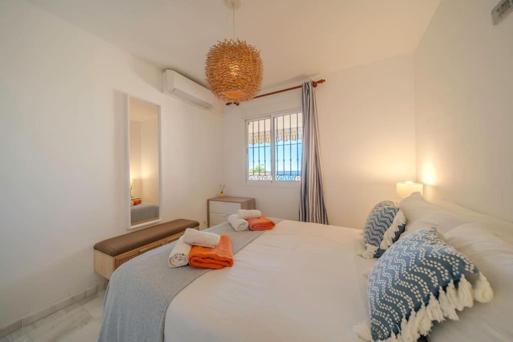 Apartment 2 Bed Apartment, Big Terrace, Pool, Views + Beach!