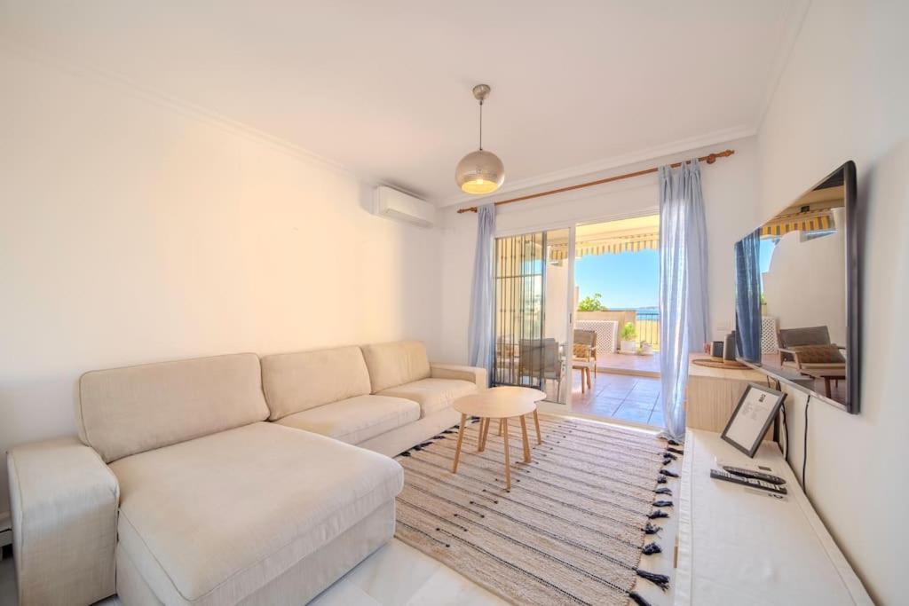 2 Bed Apartment, Big Terrace, Pool, Views + Beach! * Benalmadena
