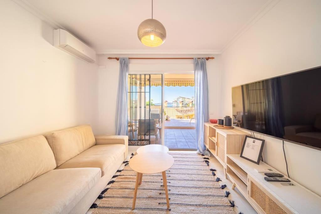 2 Bed Apartment, Big Terrace, Pool, Views + Beach!