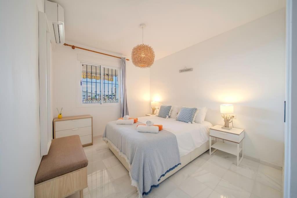 2 Bed Apartment, Big Terrace, Pool, Views + Beach! Apartment *